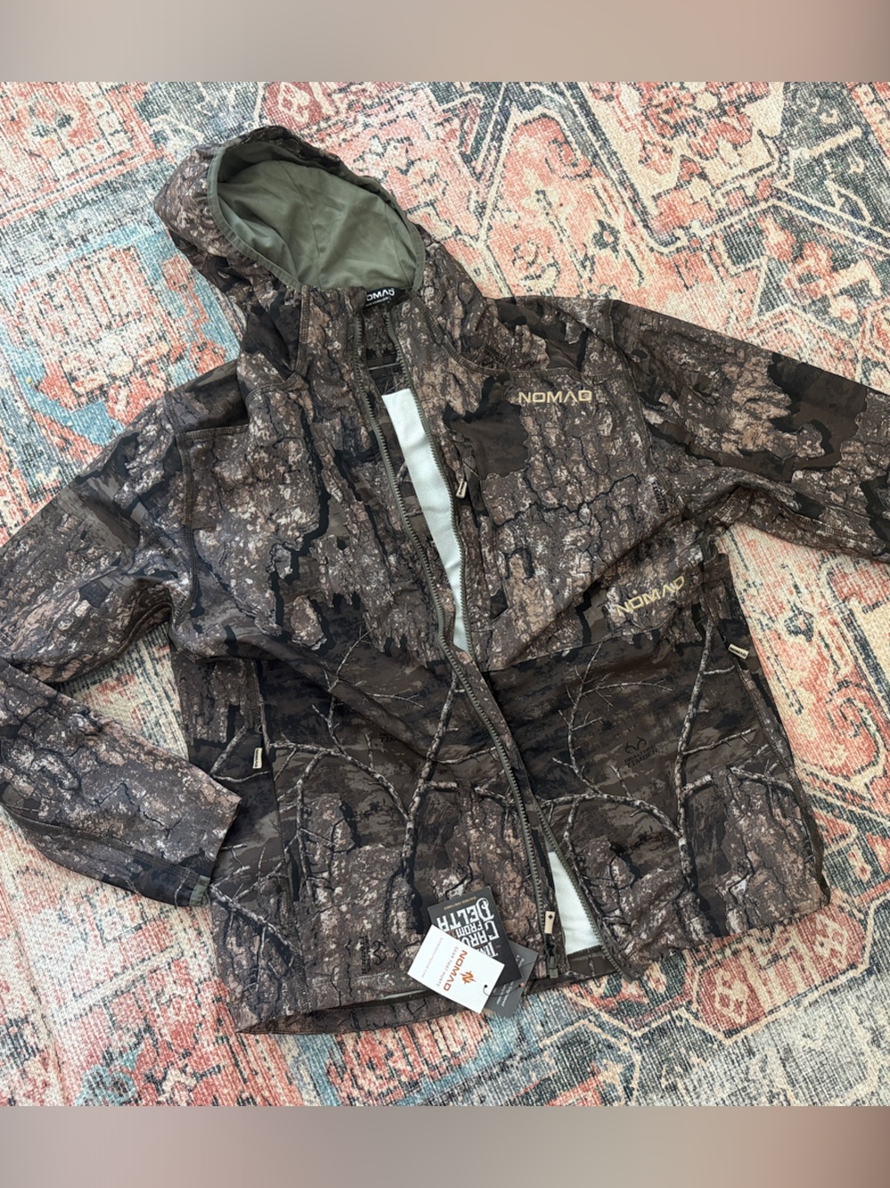Nomad Men’s Hooded Realtree Camouflage wind resistant jacket - NWT